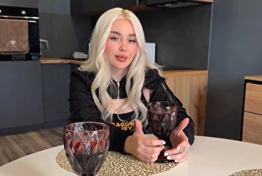 Посидели хорошо — твой ушёл, может, покажешь сиськи ещё? 😏